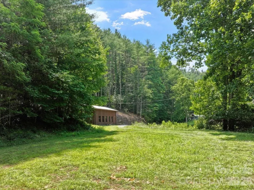 323 McCurrey Road Burnsville, NC 28714