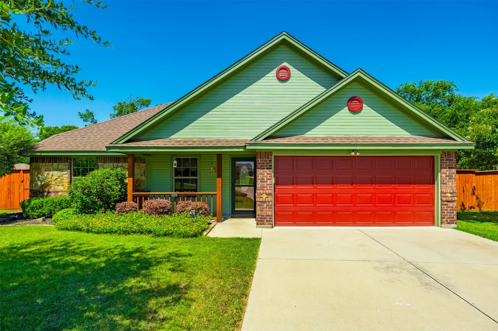 1221 Eagle Lake Drive Azle, TX 76020