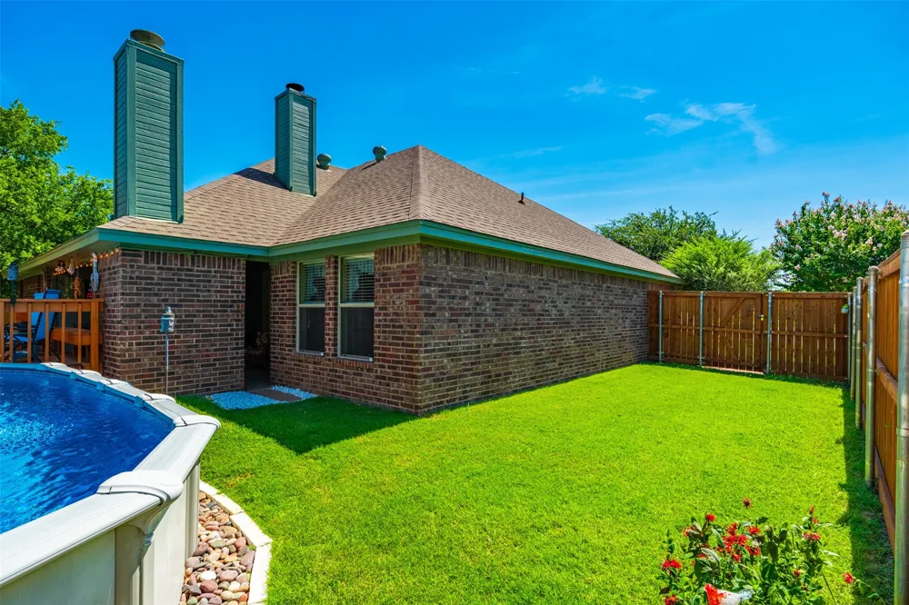 1221 Eagle Lake Drive Azle, TX 76020