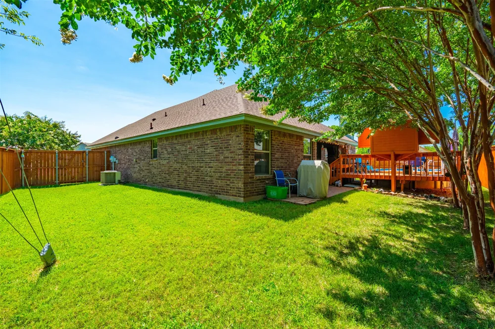 1221 Eagle Lake Drive Azle, TX 76020