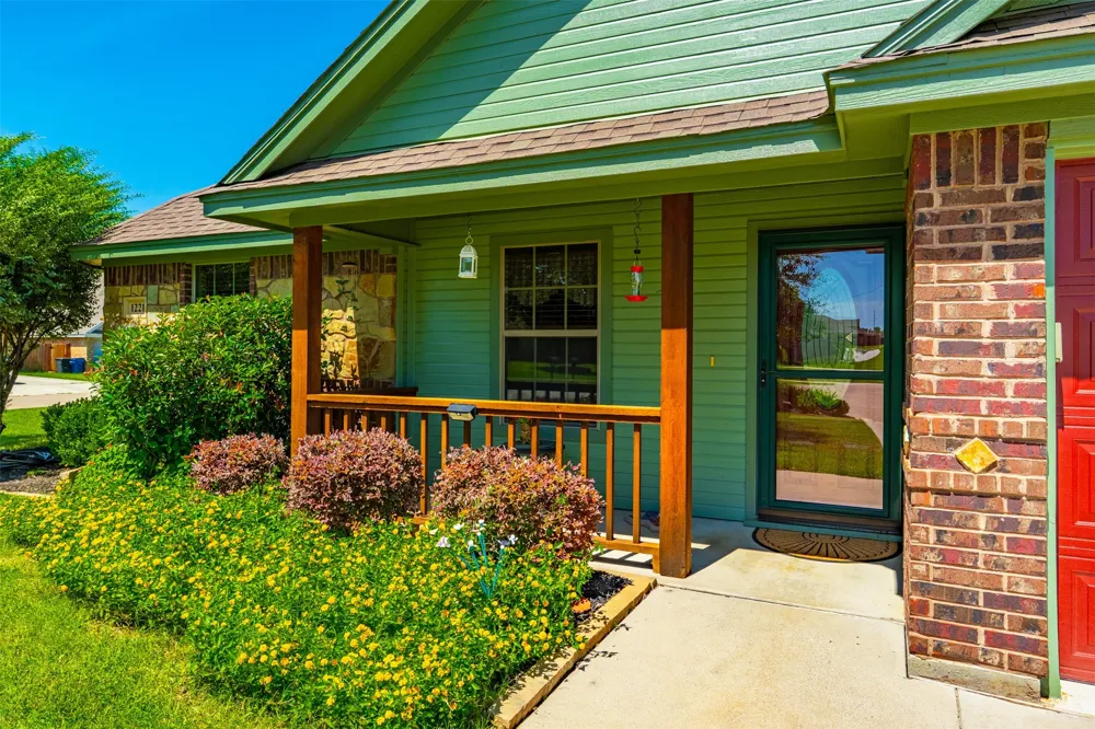 1221 Eagle Lake Drive Azle, TX 76020
