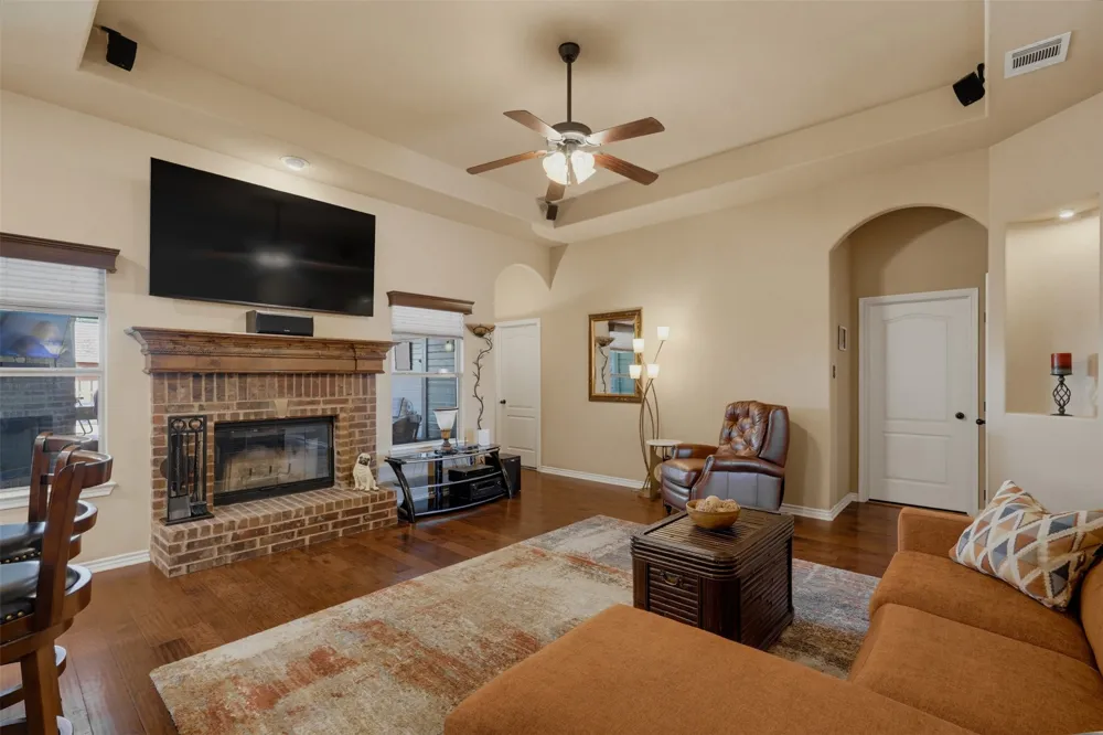 1221 Eagle Lake Drive Azle, TX 76020