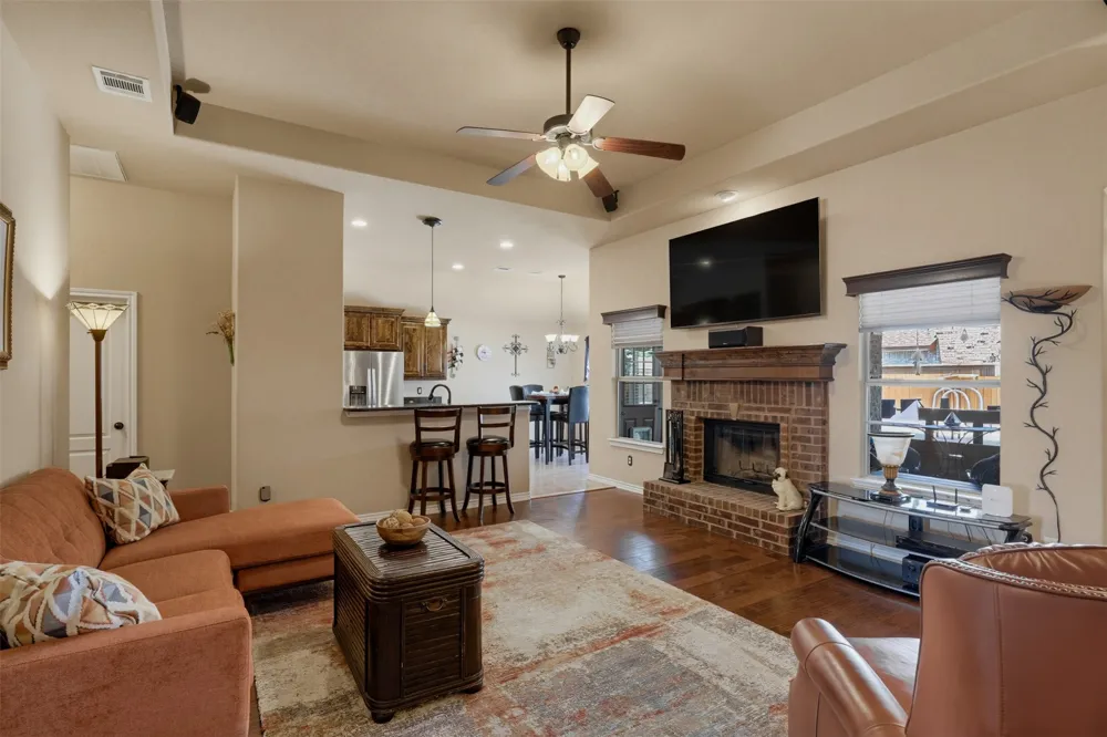 1221 Eagle Lake Drive Azle, TX 76020