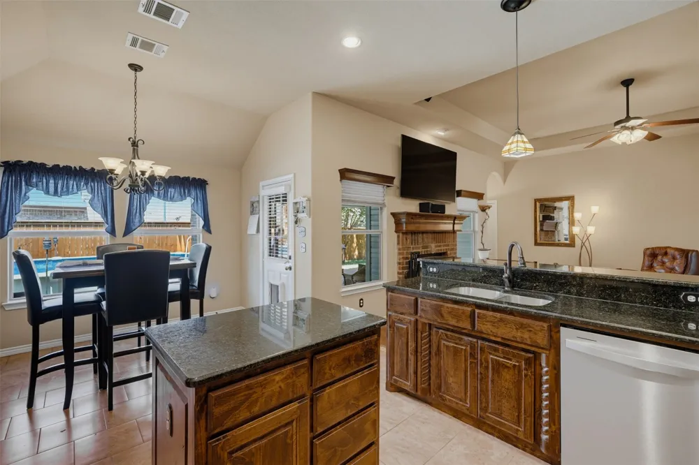 1221 Eagle Lake Drive Azle, TX 76020