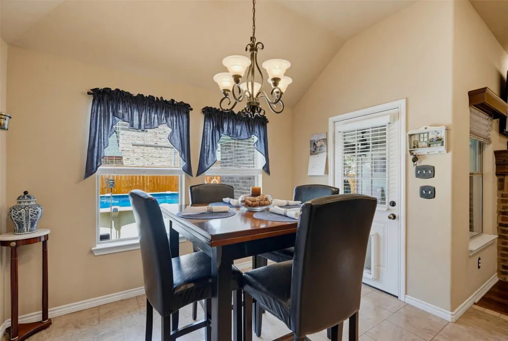 1221 Eagle Lake Drive Azle, TX 76020