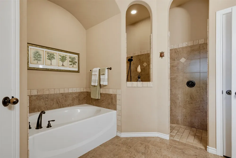 1221 Eagle Lake Drive Azle, TX 76020