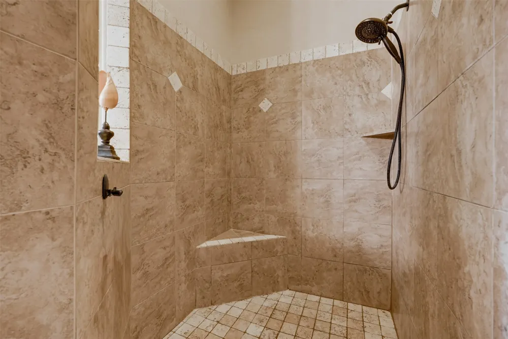 1221 Eagle Lake Drive Azle, TX 76020