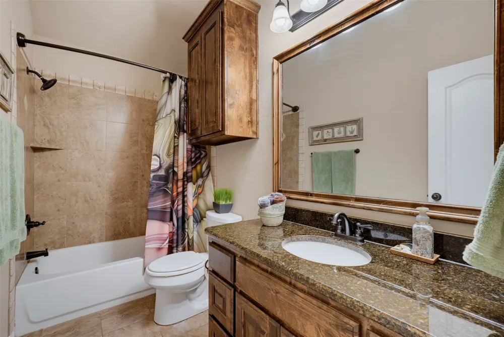 1221 Eagle Lake Drive Azle, TX 76020