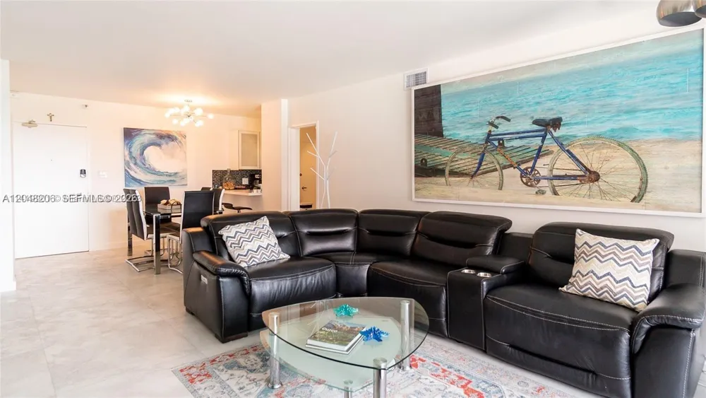 5161 Collins Ave #811 Miami Beach, FL 33140