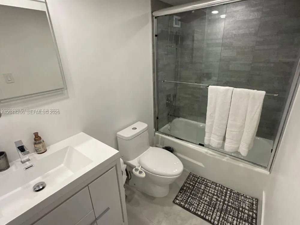 5161 Collins Ave #811 Miami Beach, FL 33140