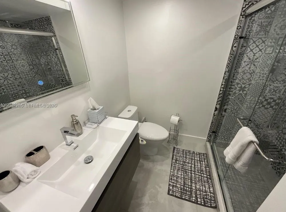 5161 Collins Ave #811 Miami Beach, FL 33140
