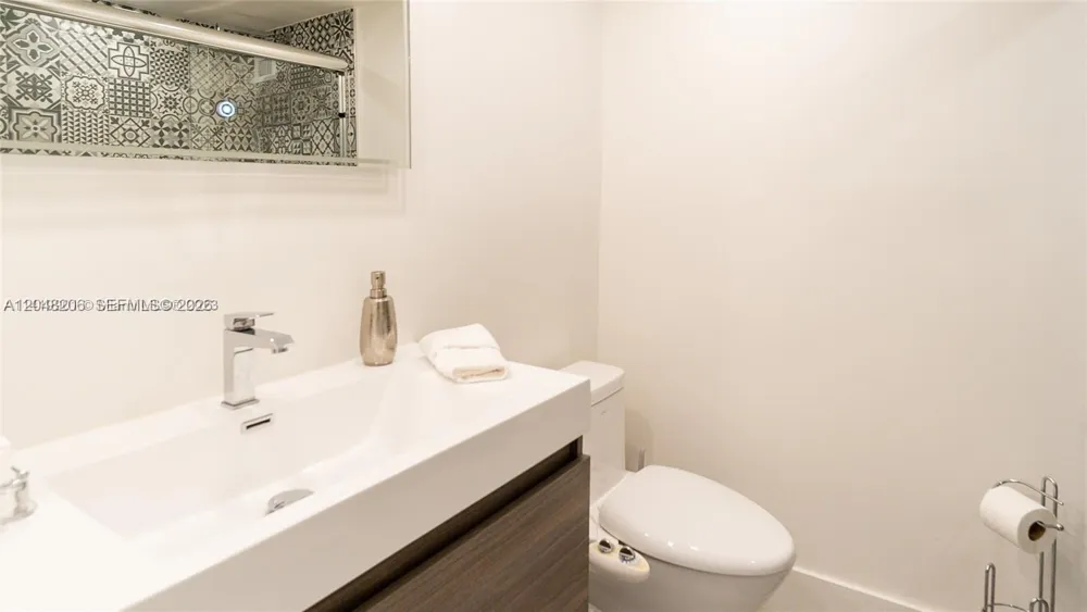 5161 Collins Ave #811 Miami Beach, FL 33140