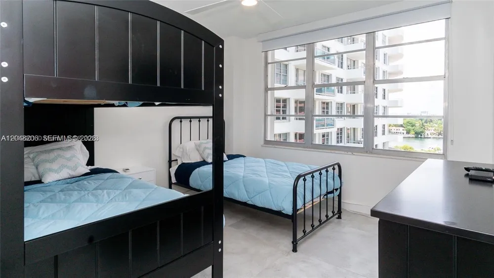 5161 Collins Ave #811 Miami Beach, FL 33140