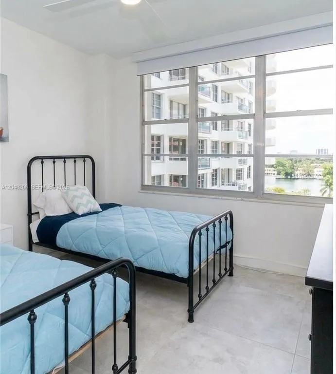 5161 Collins Ave #811 Miami Beach, FL 33140