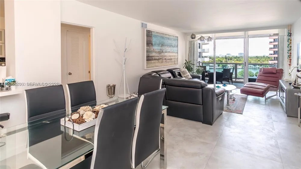 5161 Collins Ave #811 Miami Beach, FL 33140