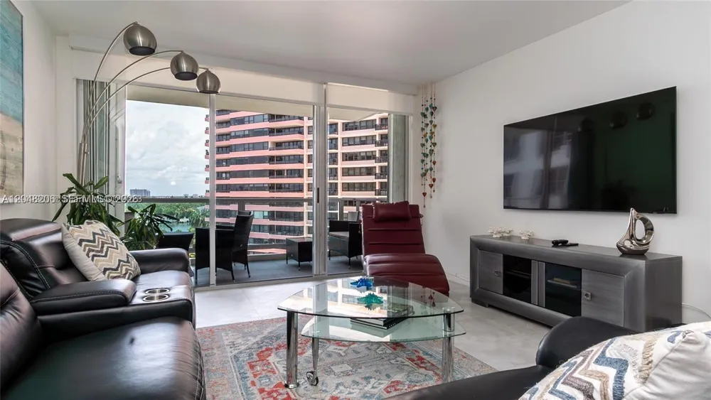 5161 Collins Ave #811 Miami Beach, FL 33140