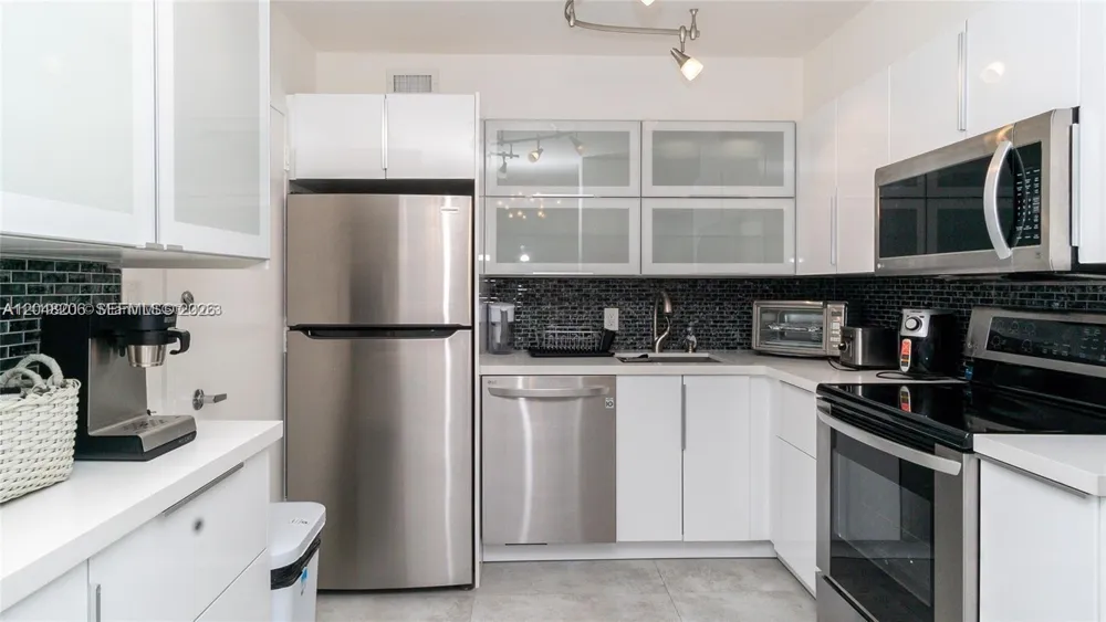 5161 Collins Ave #811 Miami Beach, FL 33140