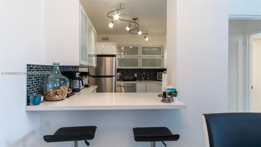 5161 Collins Ave #811 Miami Beach, FL 33140