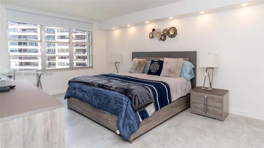 5161 Collins Ave #811 Miami Beach, FL 33140