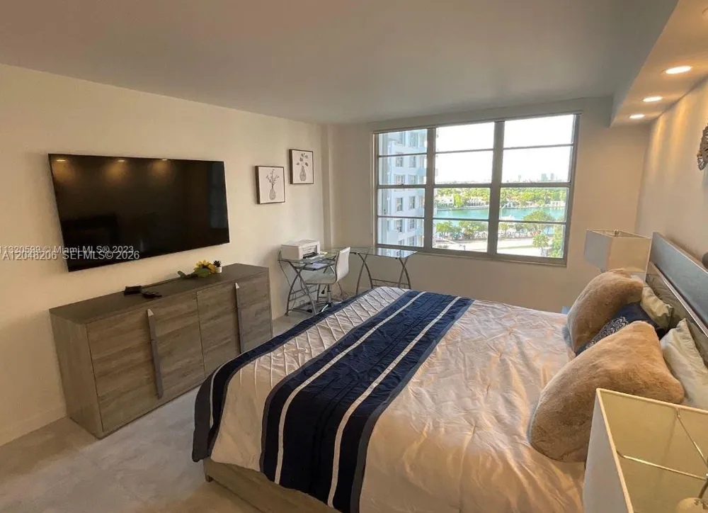 5161 Collins Ave #811 Miami Beach, FL 33140