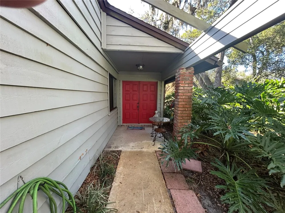 906 VILLAGE GREEN ROAD Deland, FL 32720