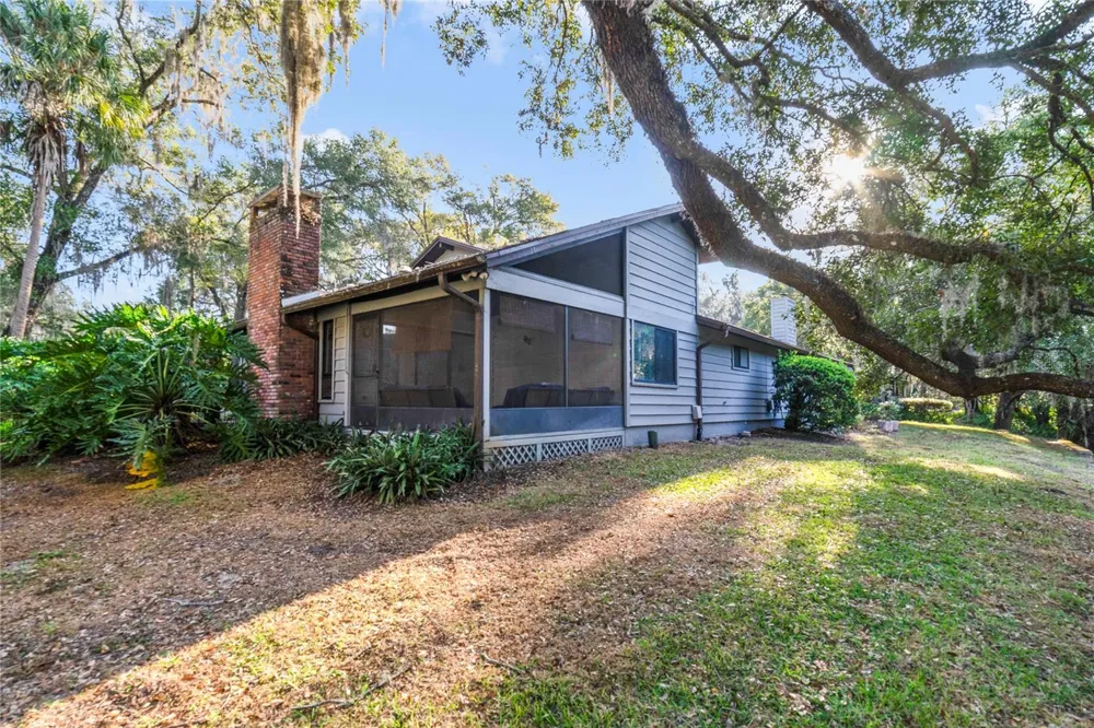 906 VILLAGE GREEN ROAD Deland, FL 32720