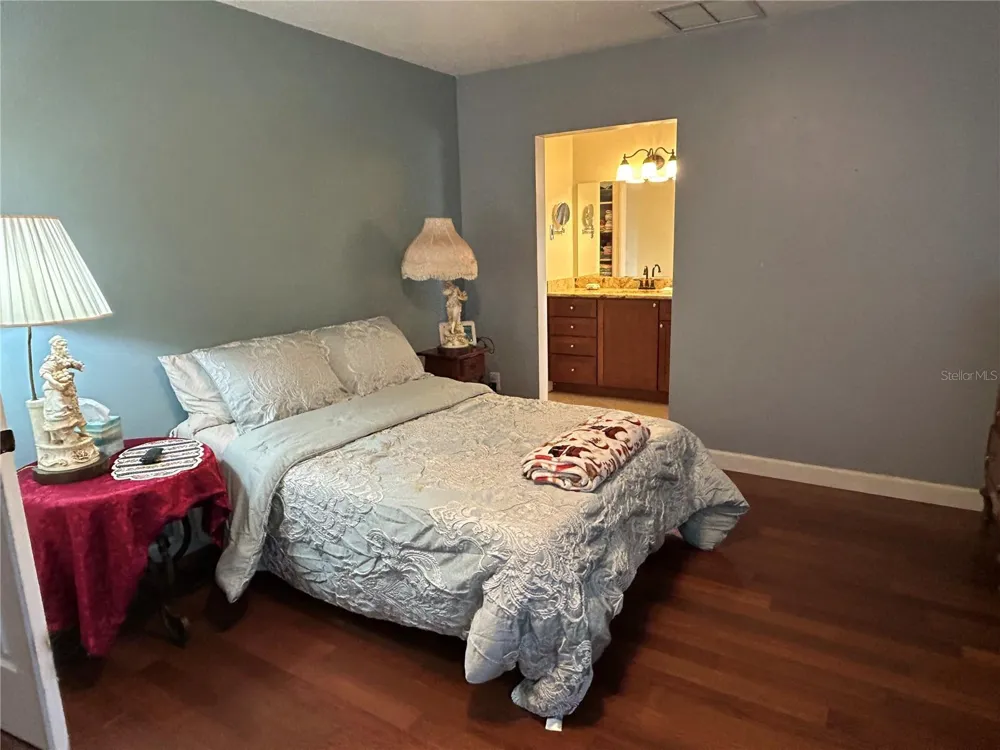906 VILLAGE GREEN ROAD Deland, FL 32720