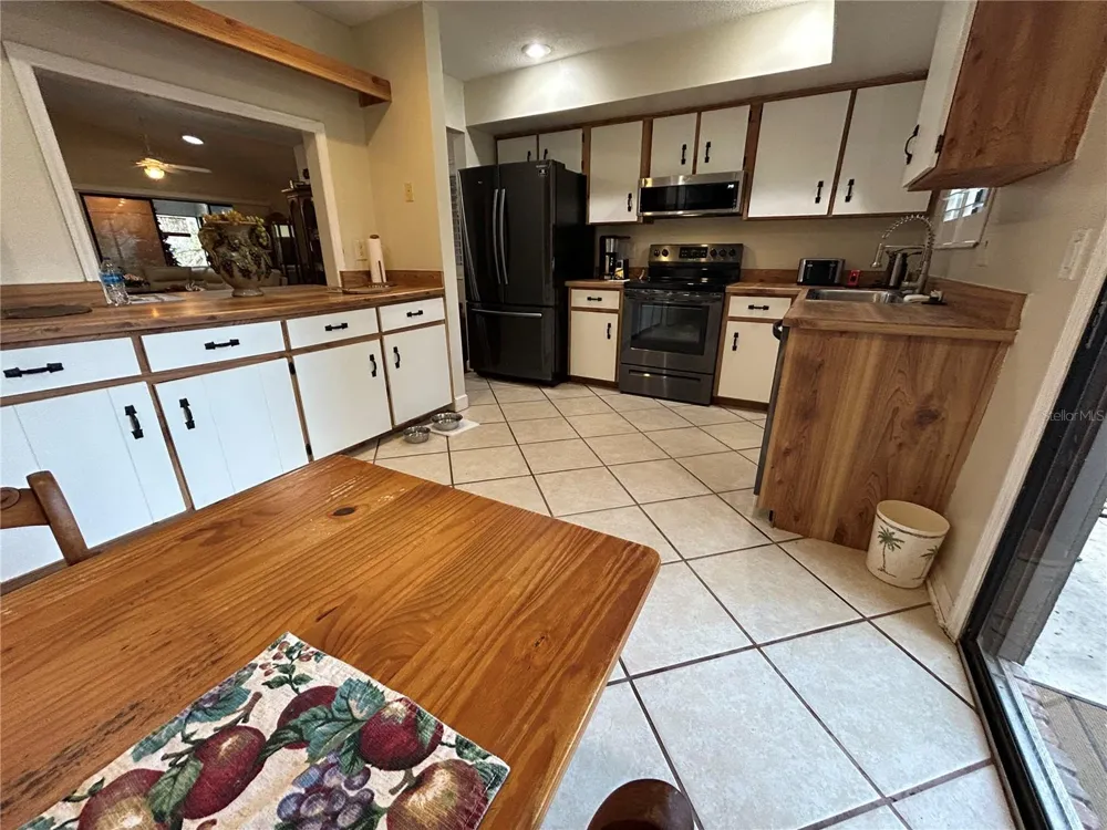 906 VILLAGE GREEN ROAD Deland, FL 32720