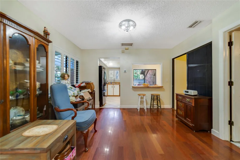 906 VILLAGE GREEN ROAD Deland, FL 32720