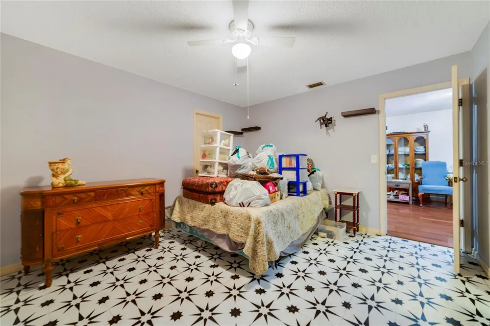 906 VILLAGE GREEN ROAD Deland, FL 32720