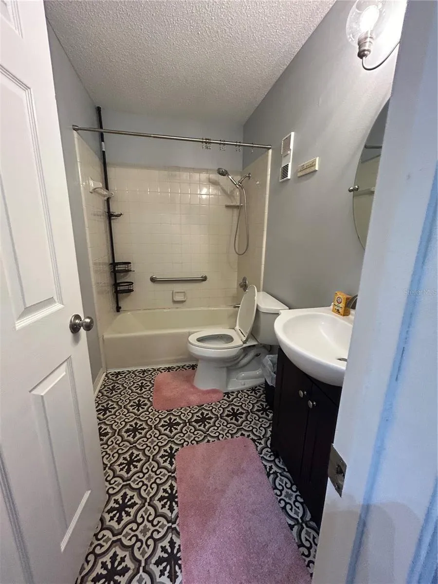 906 VILLAGE GREEN ROAD Deland, FL 32720