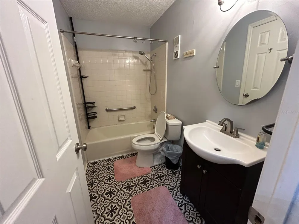 906 VILLAGE GREEN ROAD Deland, FL 32720