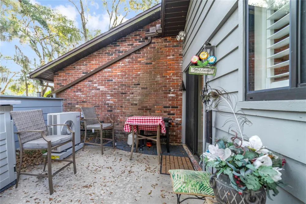 906 VILLAGE GREEN ROAD Deland, FL 32720