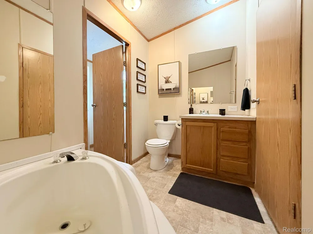 317 Scarlet Oak Lane Augusta Charter Township, MI 48190