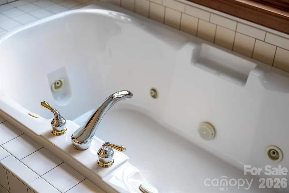 23 Boddington Court Asheville, NC 28803