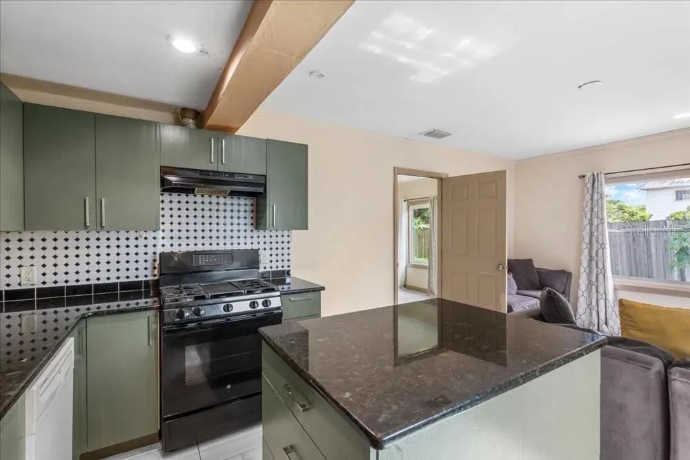 517 OAK STREET Auburndale, FL 33823