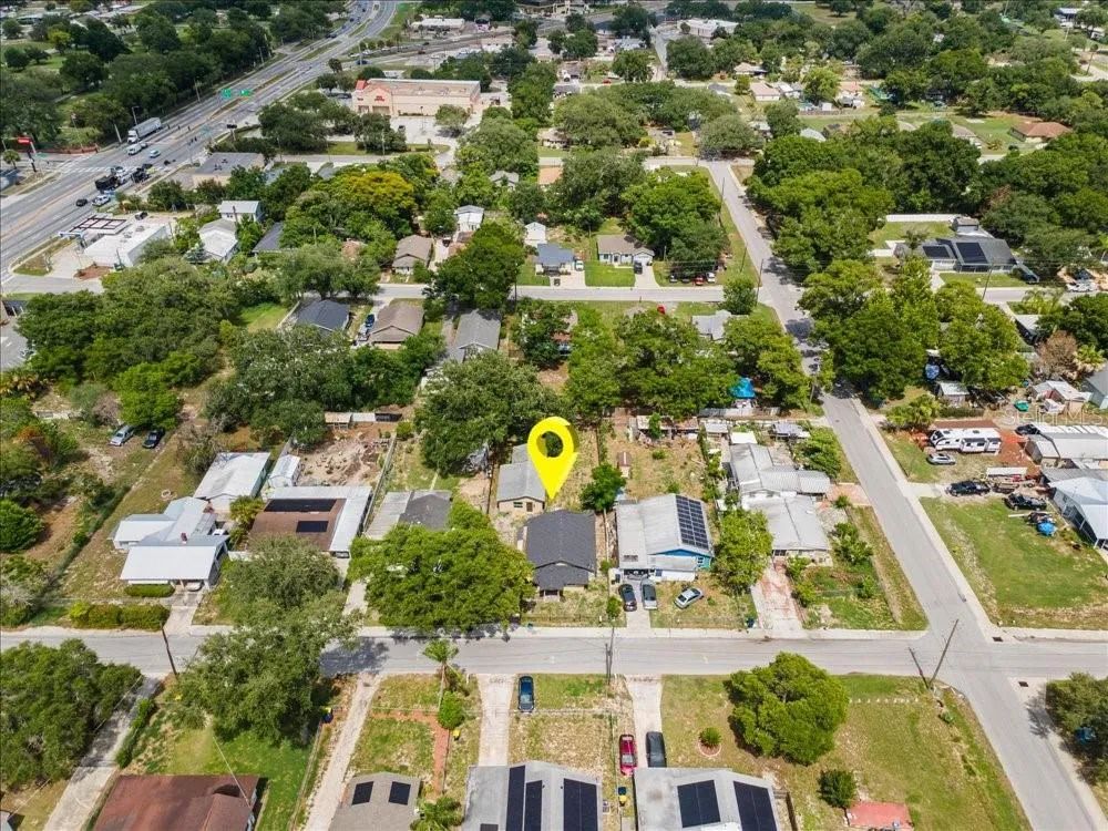 517 OAK STREET Auburndale, FL 33823