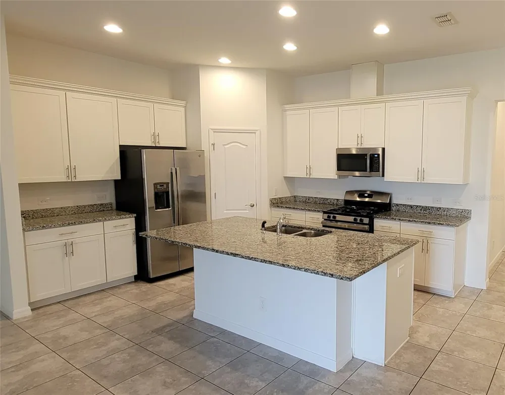9185 CARMELA AVENUE Davenport, FL 33897