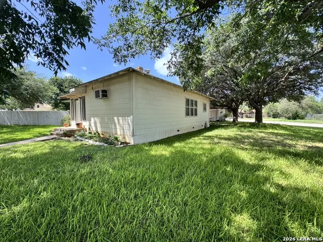 604 E Rio Grande Pearsall, TX 78061