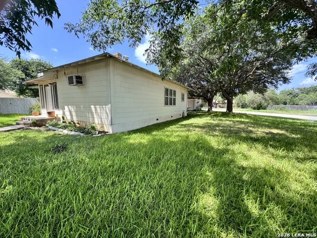 604 E Rio Grande Pearsall, TX 78061