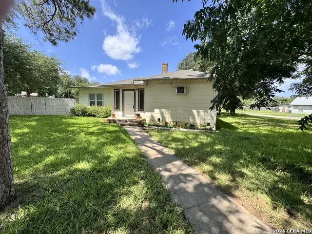 604 E Rio Grande Pearsall, TX 78061
