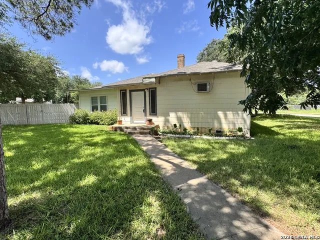 604 E Rio Grande Pearsall, TX 78061