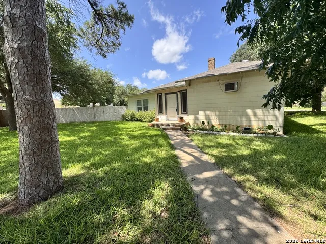 604 E Rio Grande Pearsall, TX 78061
