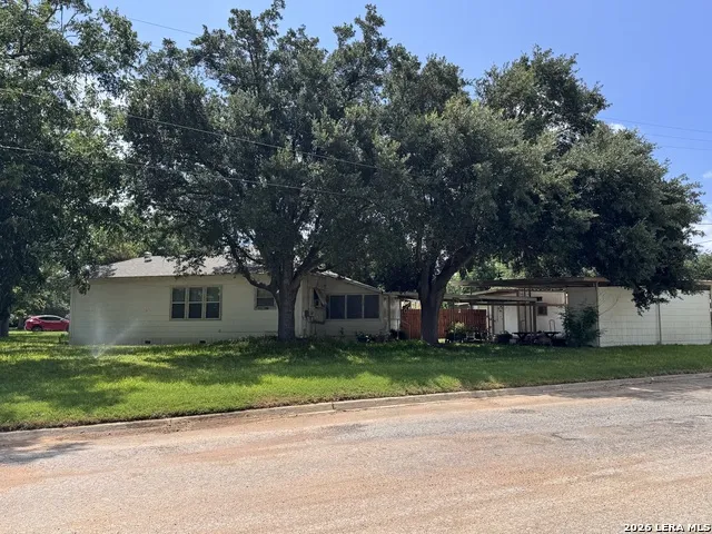 604 E Rio Grande Pearsall, TX 78061