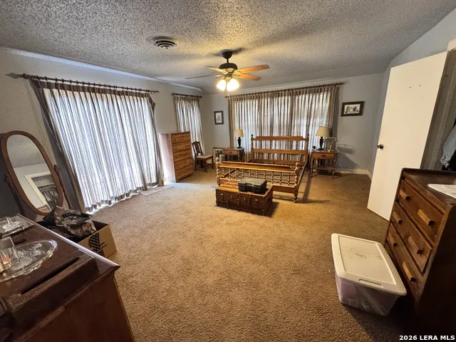 604 E Rio Grande Pearsall, TX 78061