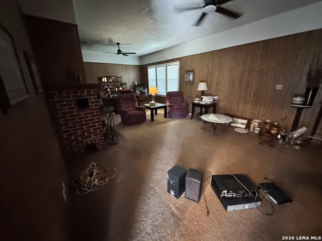 604 E Rio Grande Pearsall, TX 78061