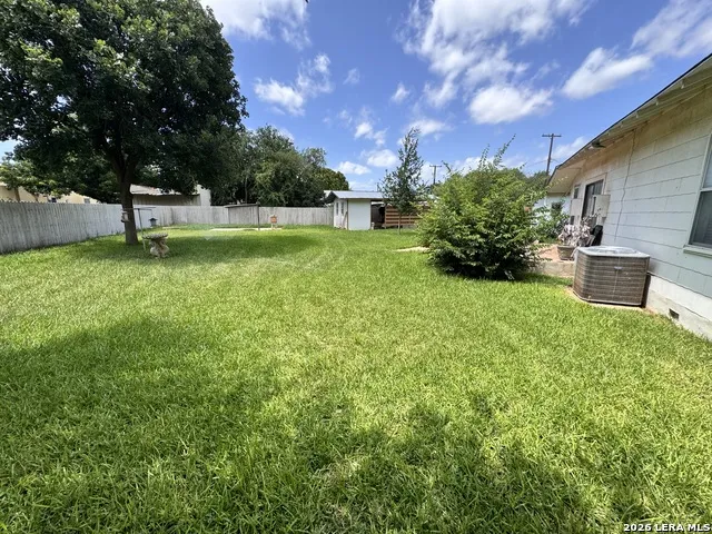 604 E Rio Grande Pearsall, TX 78061