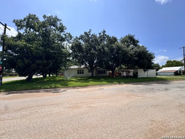 604 E Rio Grande Pearsall, TX 78061