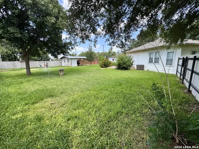 604 E Rio Grande Pearsall, TX 78061