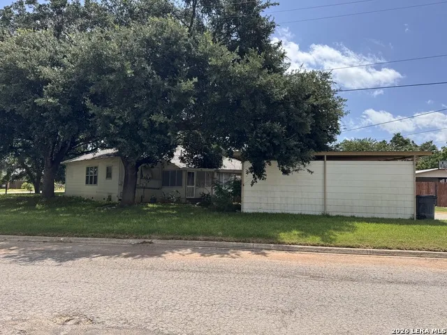 604 E Rio Grande Pearsall, TX 78061